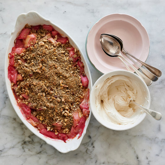 Rhubarb and vanilla crumble